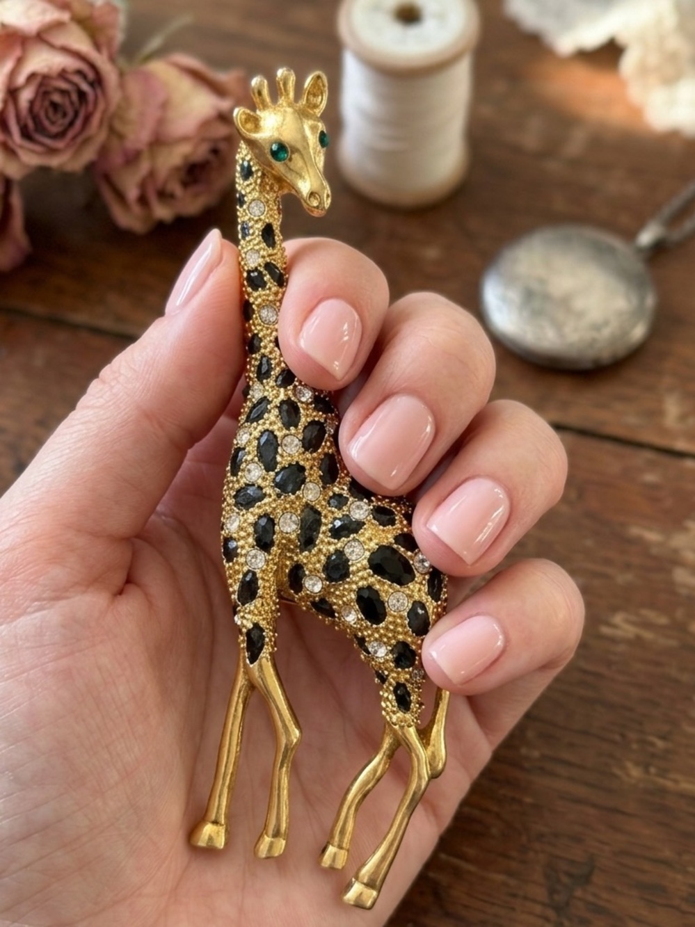 Vintage Giraffe Gold Tone Rhinestone Brooch Pin Black Enamel Green Jewel Eyes
